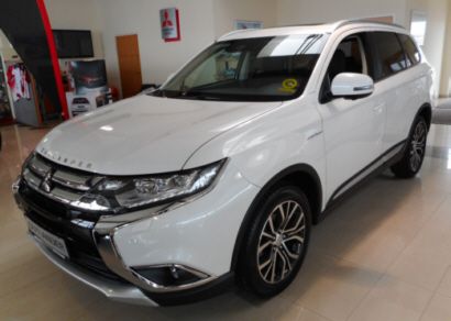 Mitsubishi Outlander 2,2 DI-D 4WD AT Diamond Connect